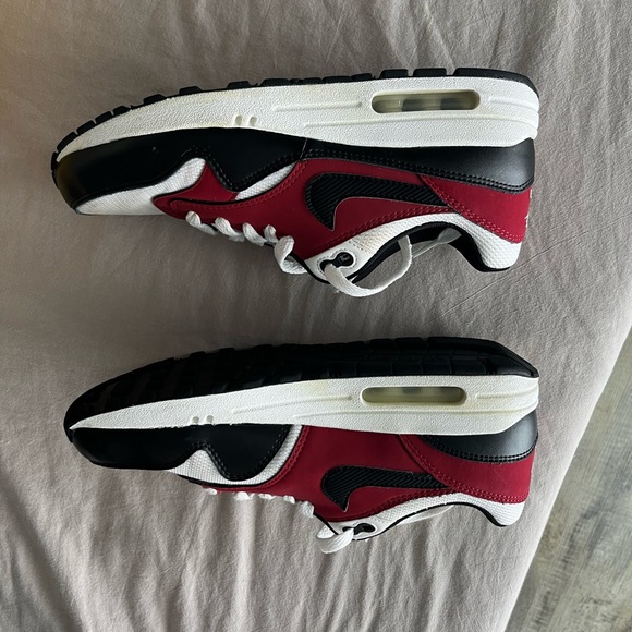 Nike shoes - Picture 3 of 3